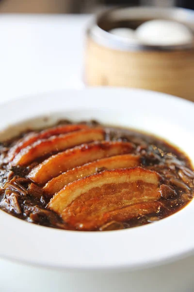 Ventre bouilli porc style alimentaire chinois — Photo