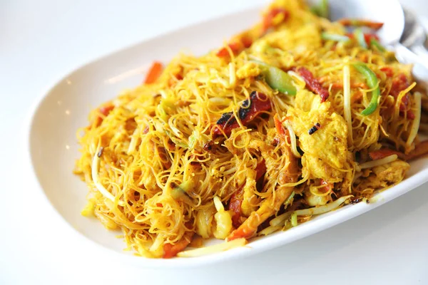 Fried noodle with shrimp and curry — Stock Photo, Image