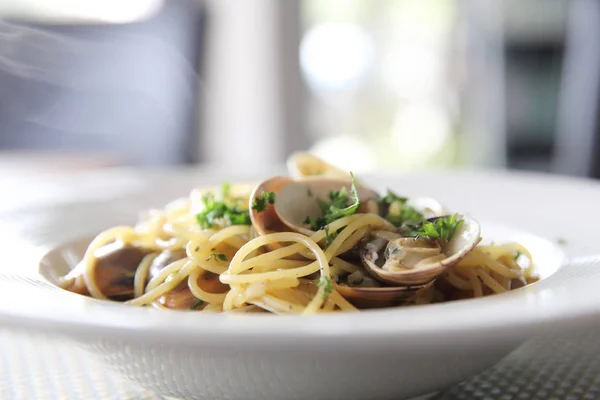 Vongole spaghetti, spaghetti z małżami i Chilli — Zdjęcie stockowe