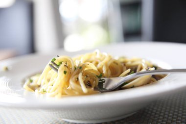 Spagetti Vongole, spagetti istiridye ve biber ile