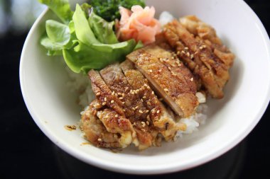 pilavlı tavuk teriyaki