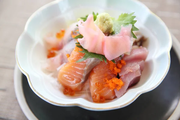 Sushi don, somon de sushi crud caracatiță și ou pe orez, Japa — Fotografie, imagine de stoc