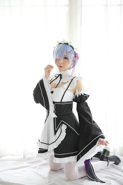 Japonya anime cosplay kız, Ram sıfır, beyaz sesi yeniden — Stok fotoğraf