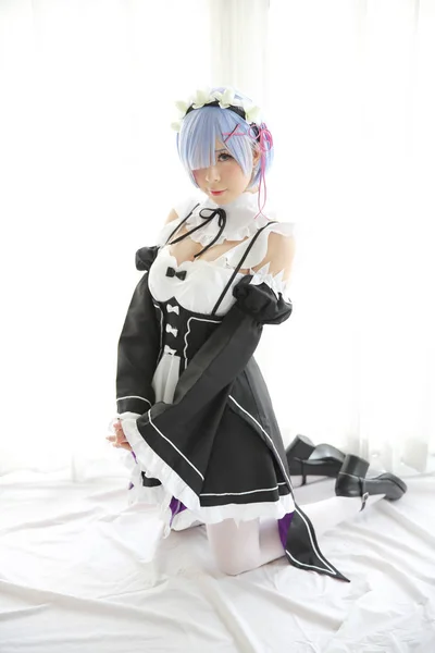 Japão anime cosplay menina, Ram re zero, em tom branco — Fotografia de Stock