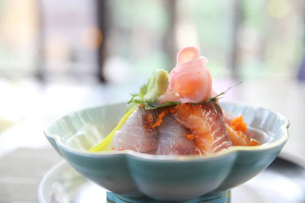 Sushi don és nyers sushi lazac, tonhal, polip, tojás, rizs, Japa — Stock Fotó