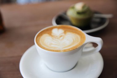 kapuçino ahşap arka plan üzerinde kahve