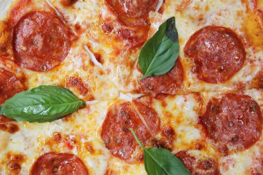 ahşap üzerine biberli pizza 