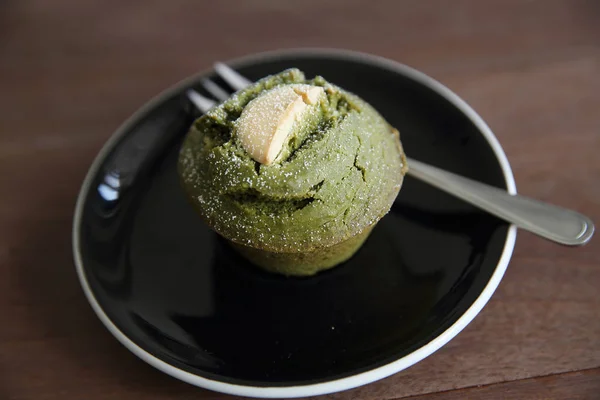 Té verde Muffin en madera — Foto de Stock