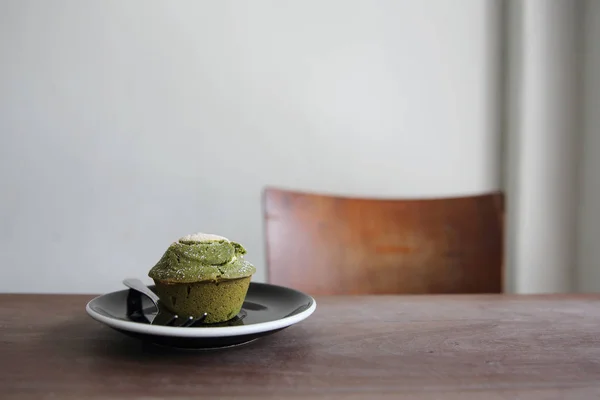 Zielona herbata Muffin na drewno — Zdjęcie stockowe