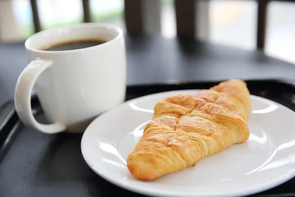 Croissant au café — Photo
