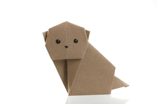 Origami cão papelaria por reciclar papel isolado em branco backgr — Fotografia de Stock