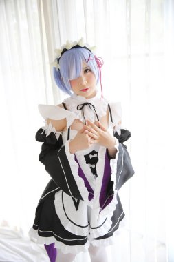 Japonya anime cosplay kız beyaz ses tonuyla