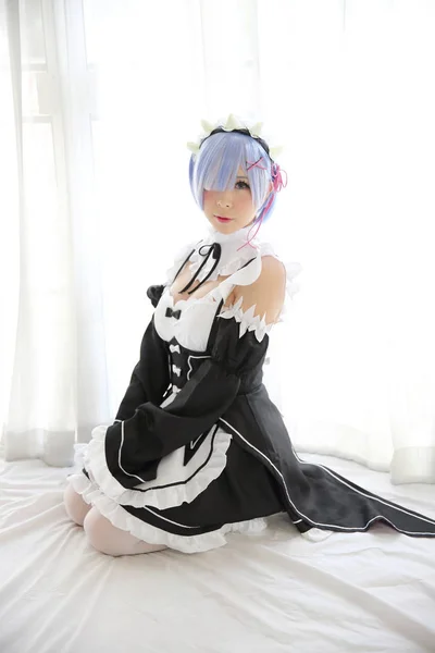 Japan anime cosplay flicka i vit ton — Stockfoto