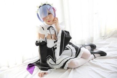 Japonya anime cosplay kız beyaz ses tonuyla