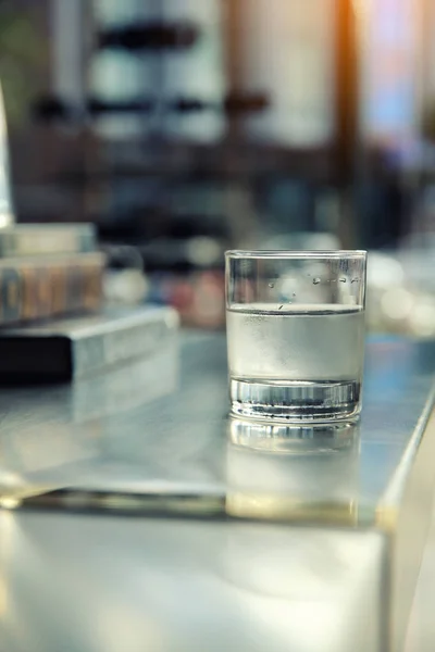 Water in glass on bar background — Stock Photo, Image