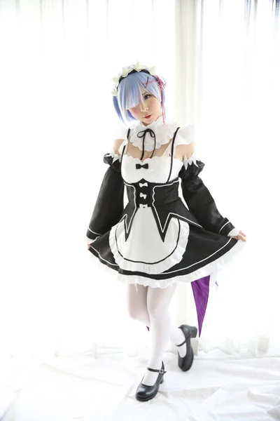 Japan anime cosplay flicka i vit ton — Stockfoto