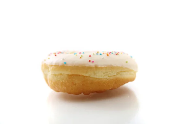 Donut de chocolate branco isolado em fundo branco — Fotografia de Stock