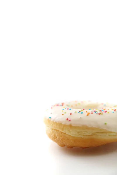 Donut de chocolate blanco aislado en fondo blanco — Foto de Stock