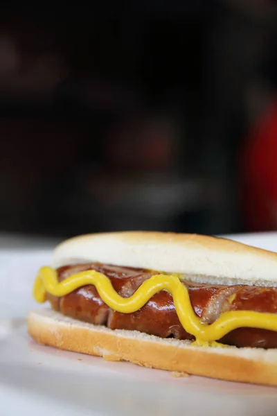 Salchicha de perro caliente en primer plano — Foto de Stock