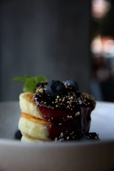 Blueberry pancake , Pancake topping with blueberries and icing d — Stock Photo, Image