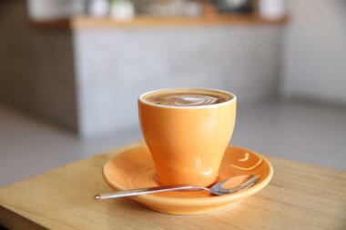 kapuçino ahşap arka plan üzerinde kahve