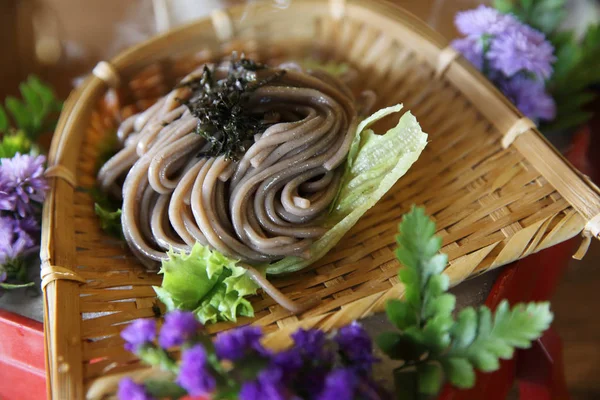 Fideos soba, Fideos soba fríos salsa japonesa, Comida japonesa — Foto de Stock