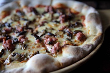 Pizza mantar ve sosis, Italyan Mutfagi