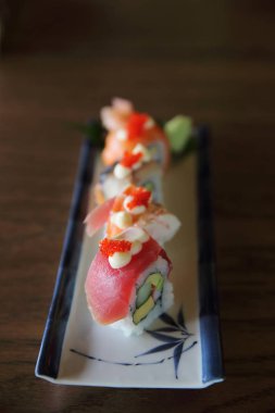 ton balığı somon karides suşi maki, Japon fo ile Mix suşi rulo