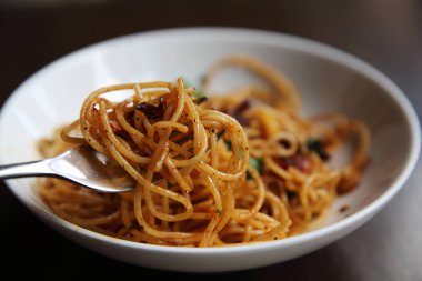 Spagetti ile biber ve sarımsak, spagetti peperoncino, Itali