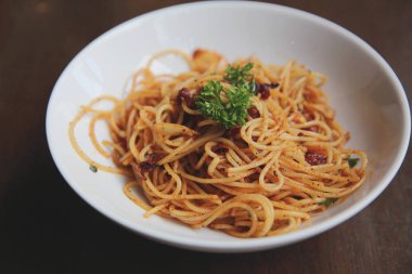 Spagetti ile biber ve sarımsak, spagetti peperoncino, Itali