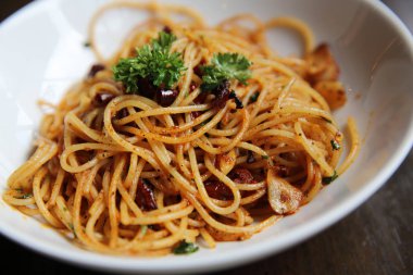 Spagetti ile biber ve sarımsak, spagetti peperoncino, Itali