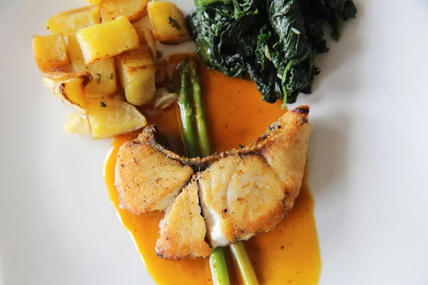 Patates ve ıspanak, limon soslu biftek levrek fileto 