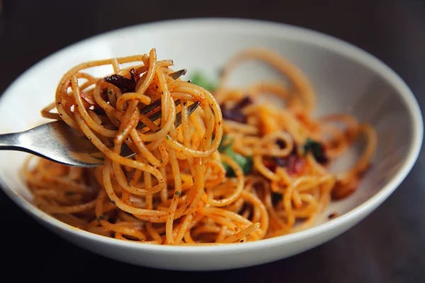 Spagetti chili és a fokhagyma, spagetti peperoncino, Itali — Stock Fotó