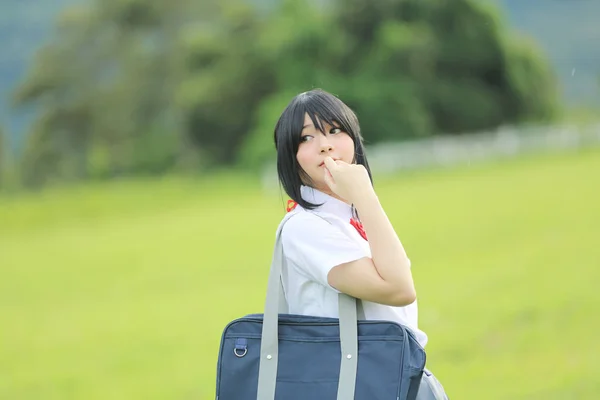 Retrato de japonés escuela chica al aire libre en el campo —  Fotos de Stock