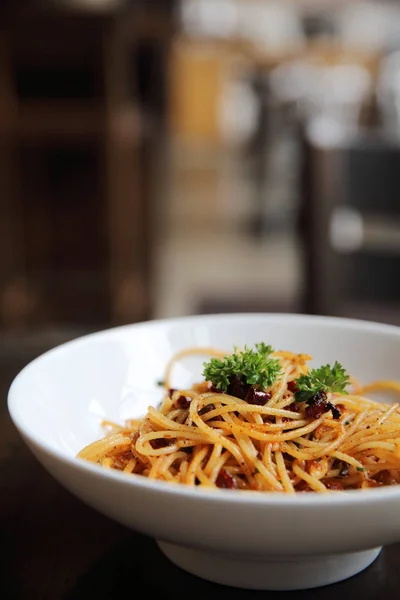 Spaghetti mit Chili und Knoblauch, Spaghetti peperoncino, itali — Stockfoto