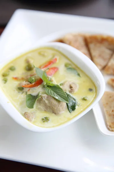 Thai food , Green curry soup with roti — Stock Photo, Image