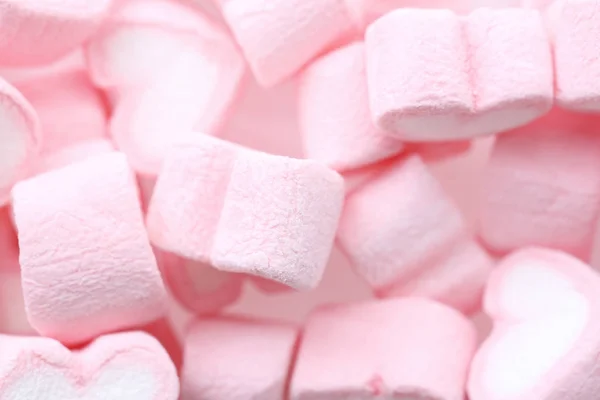 Růžové srdce marshmallow izolované v bílém pozadí — Stock fotografie