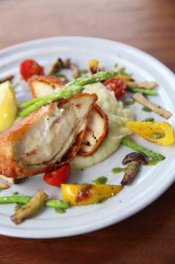 püre patates kızarmış tavuk peynirli