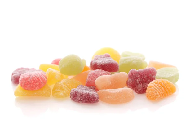 Πολύχρωμα φρούτα, ζελέ candy που απομονώνονται σε λευκό φόντο — Φωτογραφία Αρχείου
