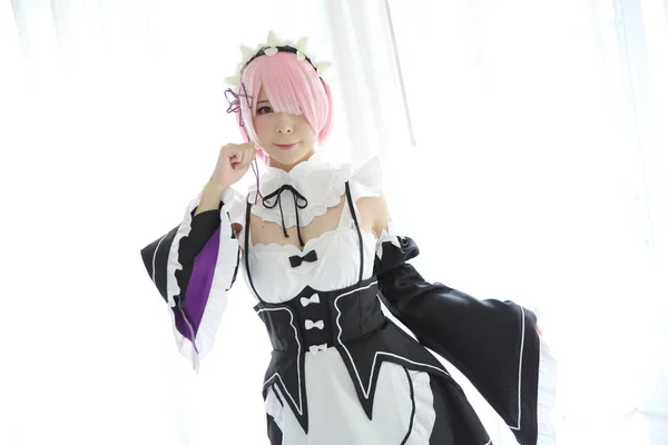 Japonya anime cosplay kız portre beyaz ses tonuyla — Stok fotoğraf