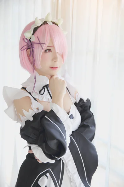 Japonya anime cosplay kız portre beyaz ses tonuyla — Stok fotoğraf