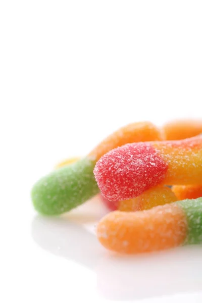Színes nyúlós zselés cukor cukorka közelről, elszigetelt fehér ba — Stock Fotó