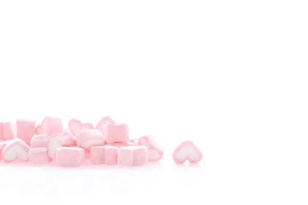 Ροζ καρδιά marshmallow που απομονώνονται σε λευκό φόντο — Φωτογραφία Αρχείου