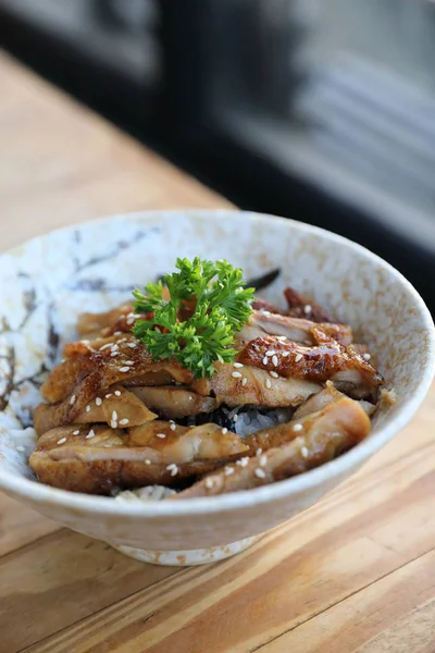 Comida Japonesa Frango Teriyaki Com Arroz Sobre Fundo Madeira — Fotografia de Stock