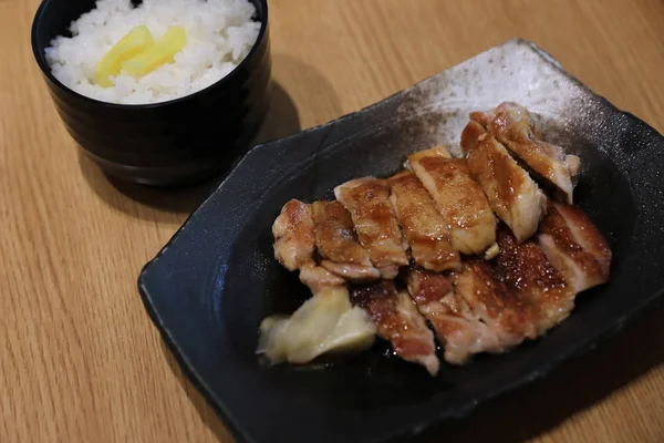 Japans Eten Kip Teriyaki Met Rijst Houten Achtergrond — Stockfoto