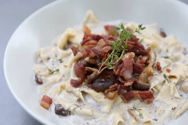 Pasta Fettuccine Alfredo White Sauce Ham Bacon Mushroom — Stock Photo, Image