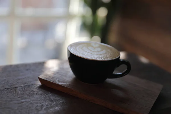 Cappuccino pause café sur fond bois — Photo