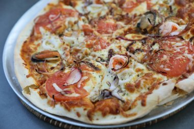 Deniz ürünleri pizza, midye kalamar karides ve domates, İtalyan fo
