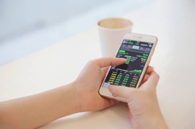 akıllı kadın el ile online ticaret iş
