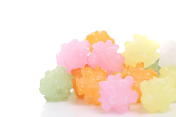 Doces de geleia coloridos açúcar doce isolado no fundo branco — Fotografia de Stock